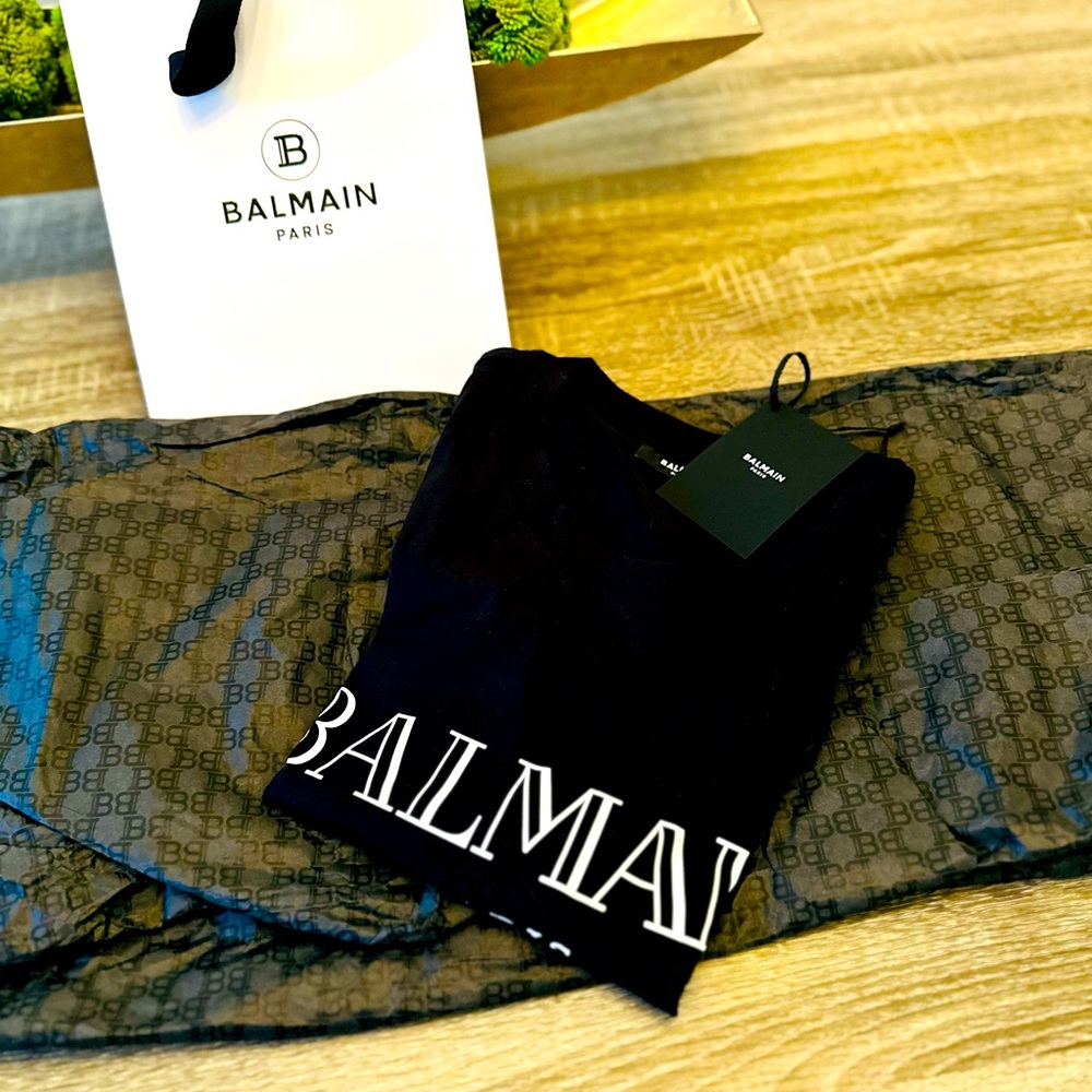 100% Authentic, Original Iconic BALMAIN Men’s Medium Crew TShirt - Black